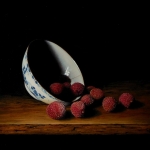Chinese kom met lychees Chinese kom met lychees