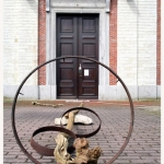 Installatie "Doorbroken cirkel". Installatie "Doorbroken cirkel".