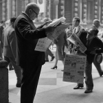 Man die krant leest 1962