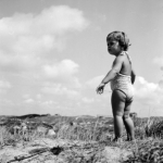 Meisje in duinen Meisje in duinen