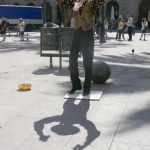 Dansend met zijn schaduw – Barcelona april 2017 Dansend met zijn schaduw – Barcelona april 2017