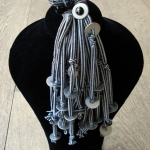 Zwart-witte broche Zwart-witte broche