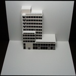 Voor een cliënt van Alan Hill Design te New York, het gebouw van 350 West Broadway in een papierarchitectuur kaart vertaald. Deze kaarten zijn gebruikt als uitnodigingskaarten.