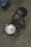 Bijgaande foto's zijn gemaakt in 2004 voor UNICEF. Onderwerp was o.a. Nog 12.000.000 scherpe landmijnen in een land met 12.000.000 inwoners waarvan meestal de kinderen de dupe zijn.