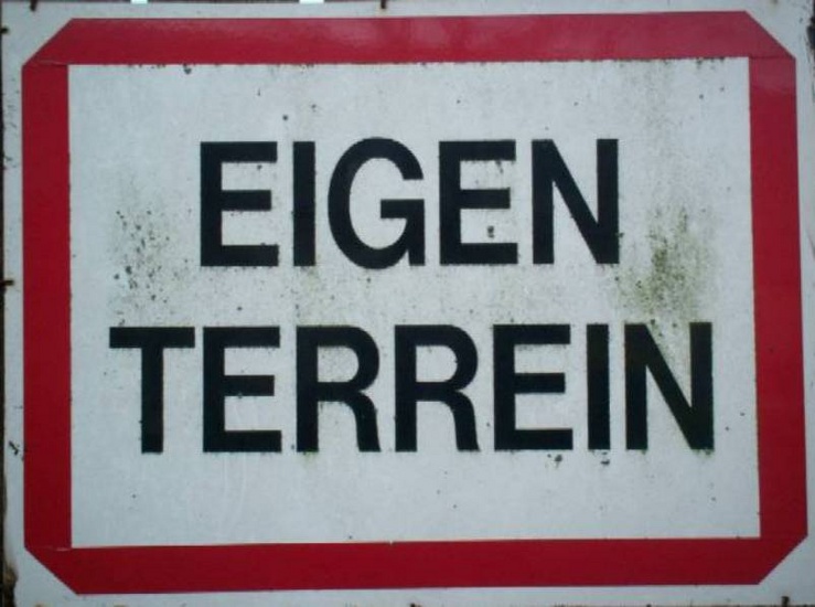 VERSCHEURD EIGEN TERREIN